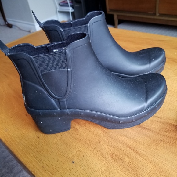 dansko rosa rain boots